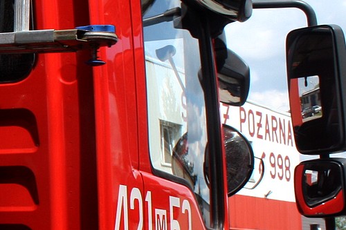 garwolin - Parcele RÄ™bkĂłw: SamochĂłd zapaliĹ‚ siÄ™ w garaĹĽu