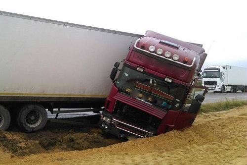 garwolin - Zderzenie dwĂłch ciÄ™ĹĽarĂłwek na DK17