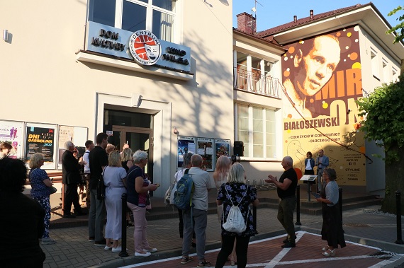 garwolin - Miron spoglšda - nowy mural w Garwolinie