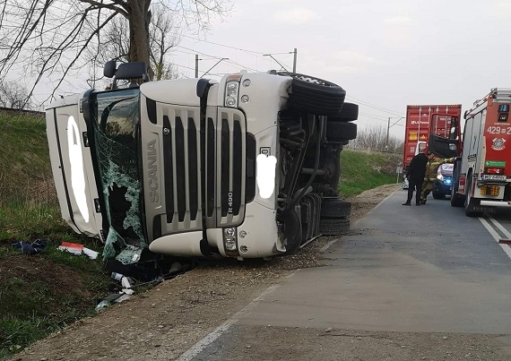 garwolin - Ciężarówka przewróciła się na DK 76 garwolin - Ciężarówka przewróciła się na DK 76