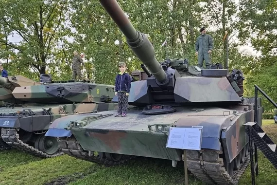 garwolin - Abrams na Rynku w Maciejowicach
