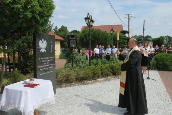 garwolin - Pomnik zostaĹ‚ odrestaurowany i poÂświÄ™cony