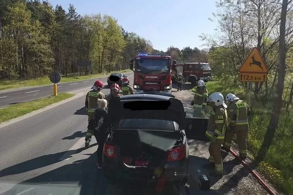 garwolin - Pożar samochodu na DK76 w Wildze