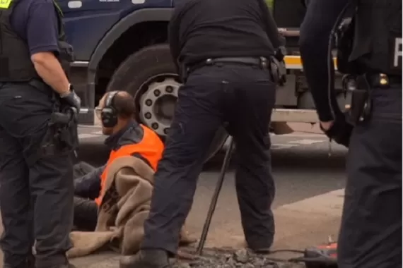 garwolin - DziÂś pikniki ekologiczne, a jutro przyklejanie siÄ™ do asfaltu?